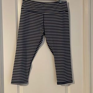 Scorpio Sol cropped leggings. Blue and white. Size M. Poly spandex blend.